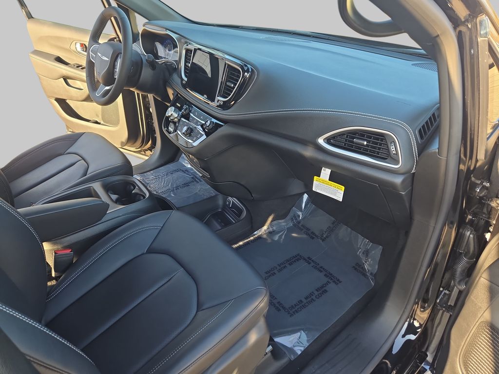 2026 Chrysler Pacifica Select - Photo 10