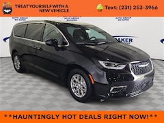 2025 Chrysler Pacifica SELECT Passenger Van