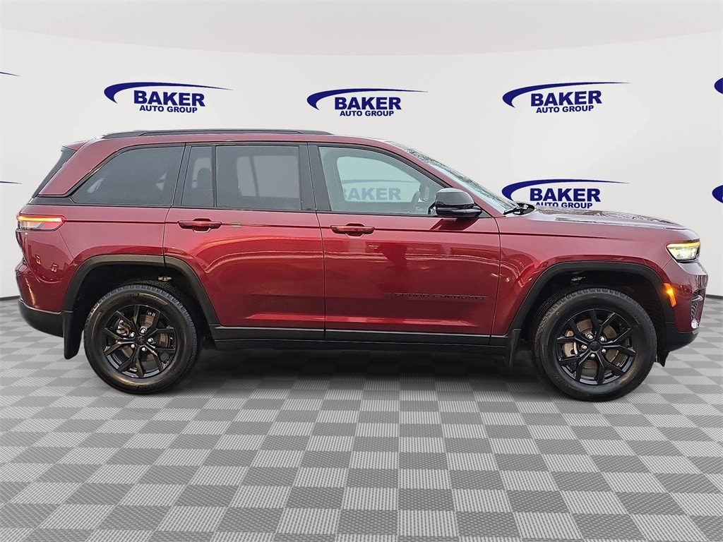 Used 2024 Jeep Grand Cherokee Laredo SUV
