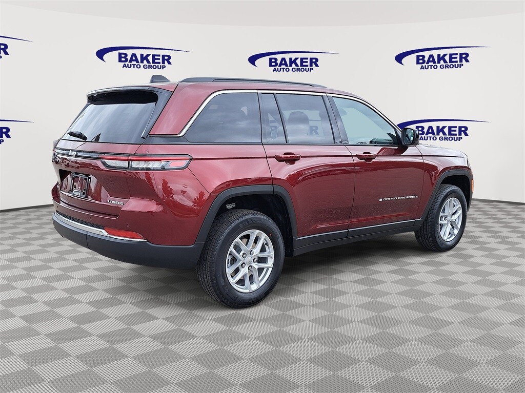 2025 Jeep Grand Cherokee Laredo photo 3