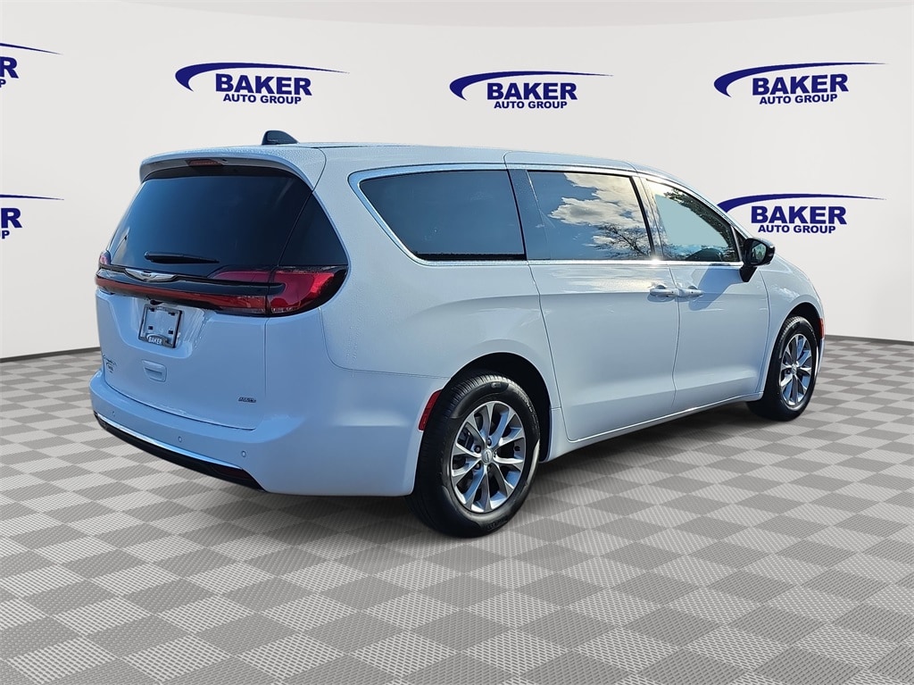 New 2026 Chrysler Pacifica SELECT AWD Passenger Van