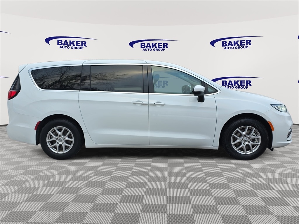 Used 2023 Chrysler Pacifica Touring L Van Passenger Van