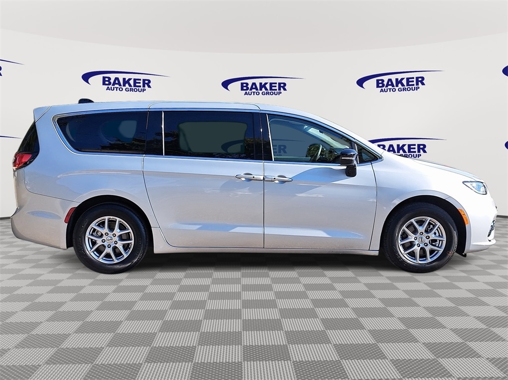 Used 2024 Chrysler Pacifica Touring L Van Passenger Van