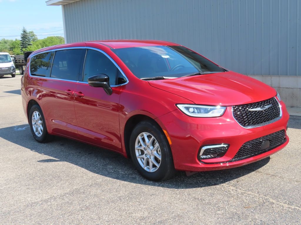 Used 2025 Chrysler Pacifica Select Van Passenger Van