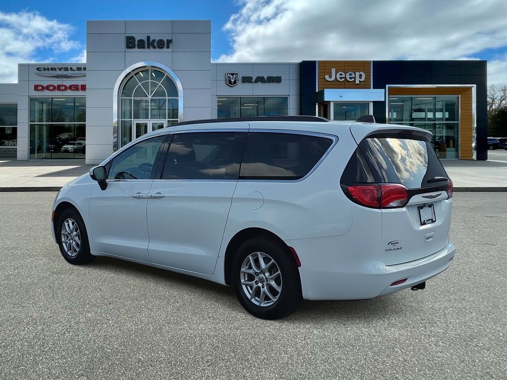 2021 Chrysler Voyager LXI's photo