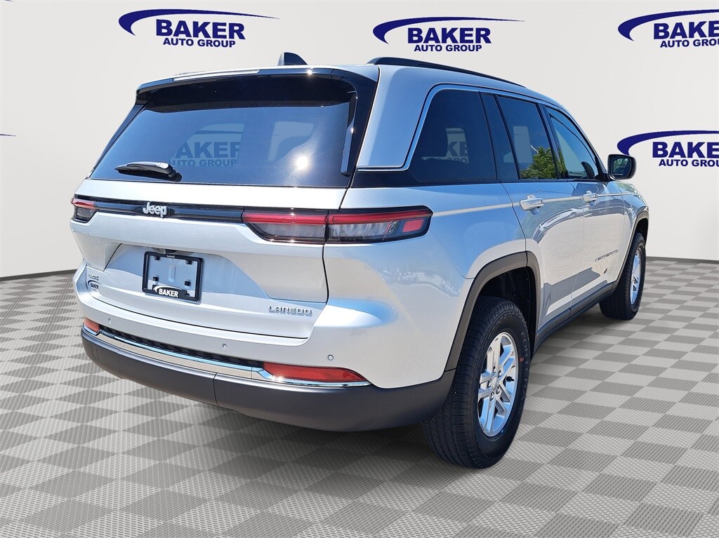 2025 Jeep Grand Cherokee Laredo photo 3