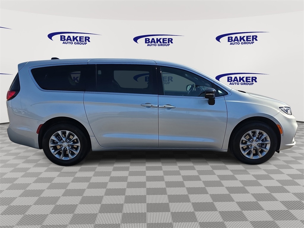New 2026 Chrysler Pacifica SELECT AWD Passenger Van