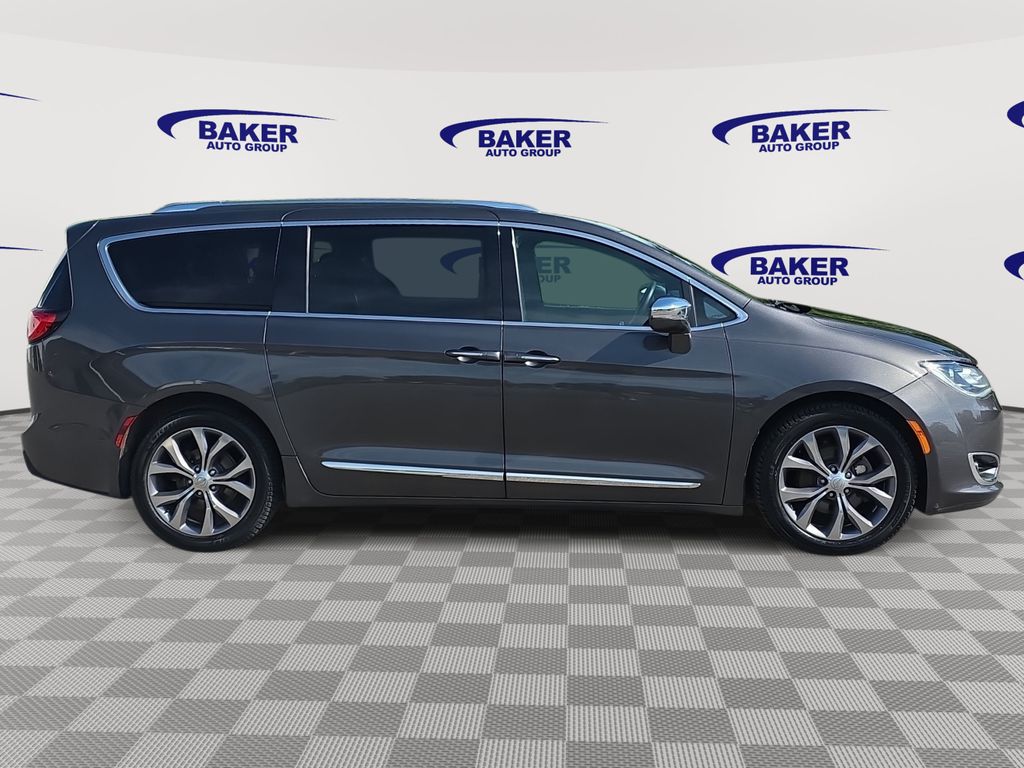 Used 2020 Chrysler Pacifica Limited with VIN 2C4RC1GG3LR118125 for sale in Lowell, MI