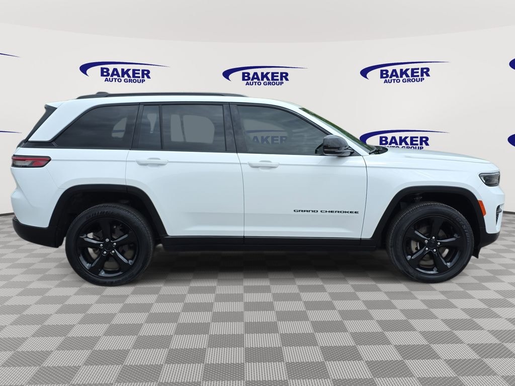 Used 2023 Jeep Grand Cherokee Laredo SUV