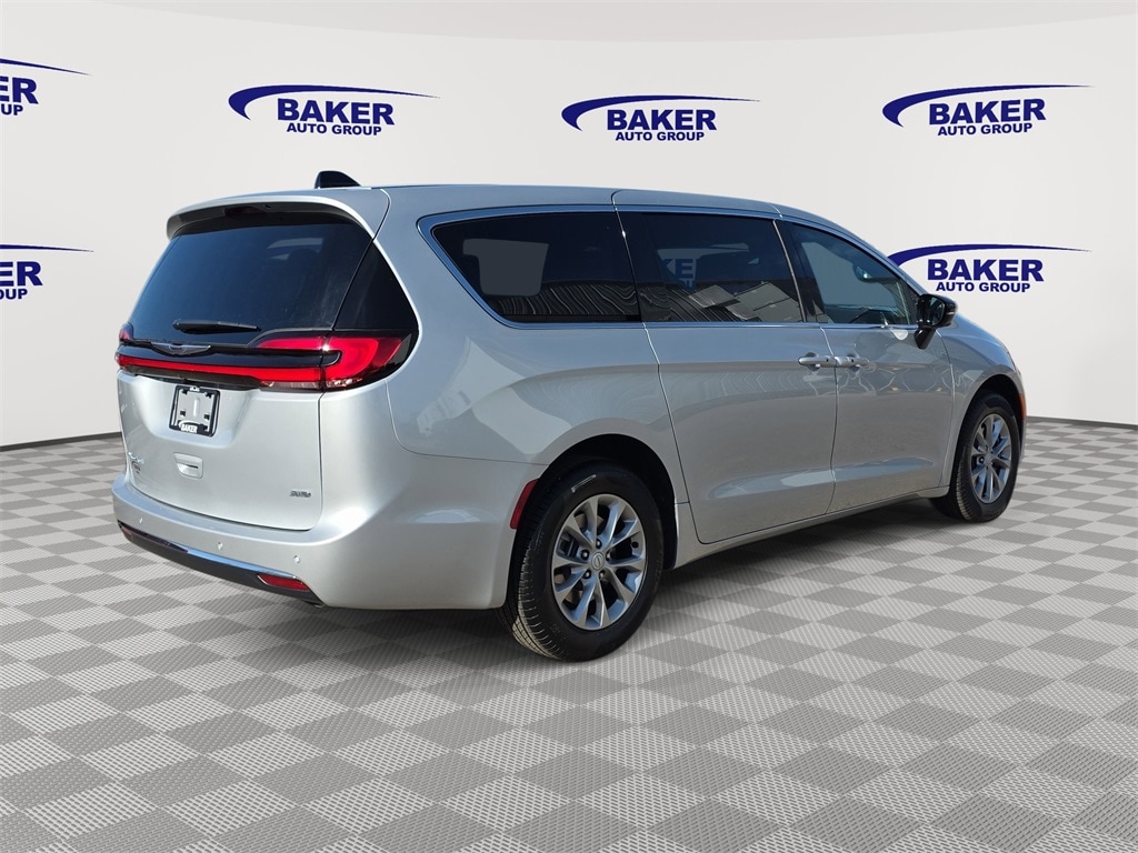 New 2026 Chrysler Pacifica SELECT AWD Passenger Van