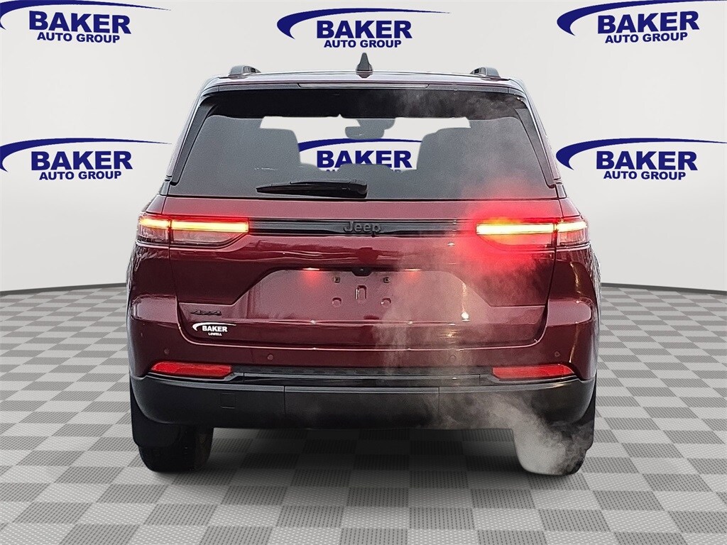 Used 2024 Jeep Grand Cherokee Laredo SUV