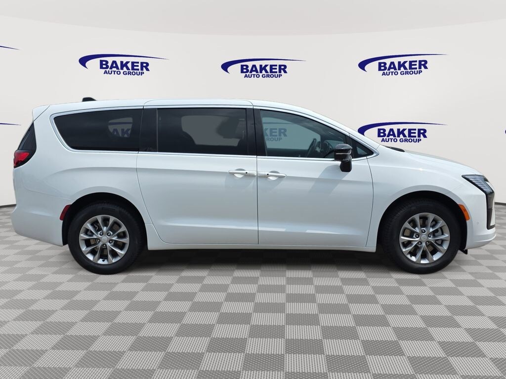 New 2027 Chrysler Pacifica SELECT AWD Passenger Van
