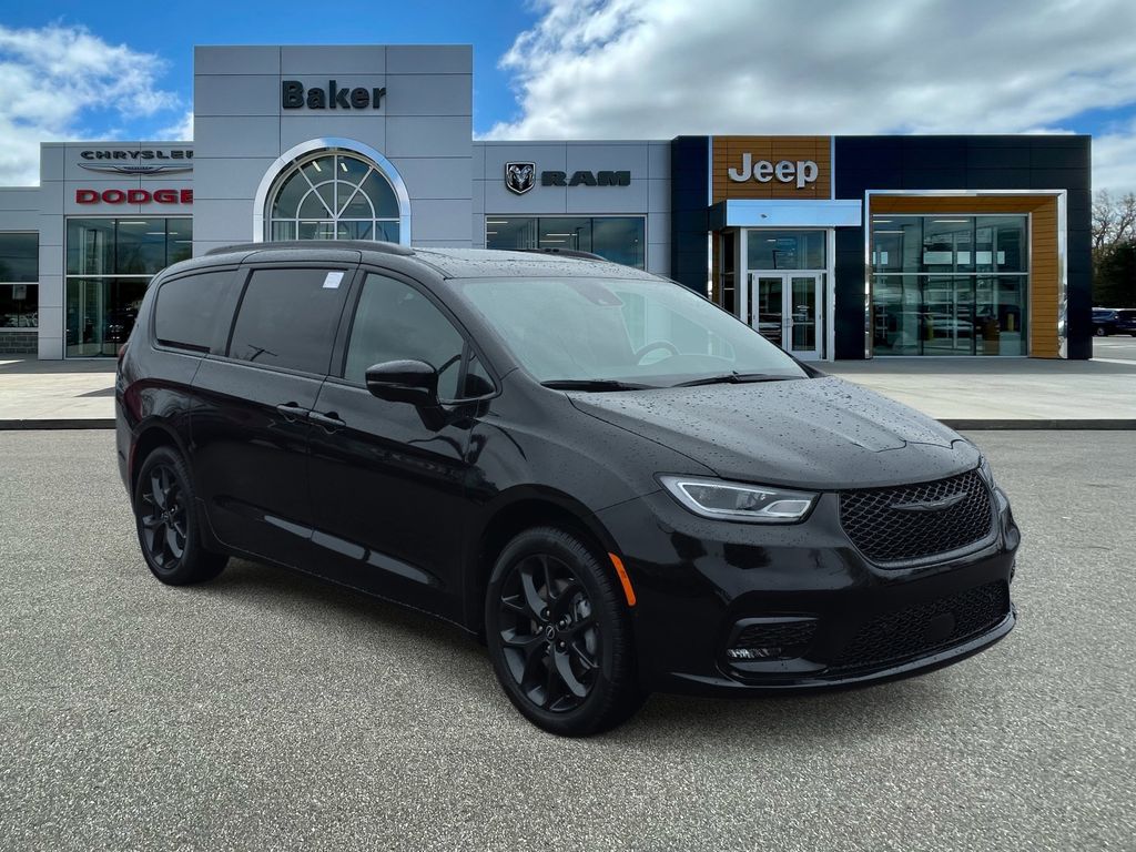 2026 Chrysler Pacifica Limited AWD's photo