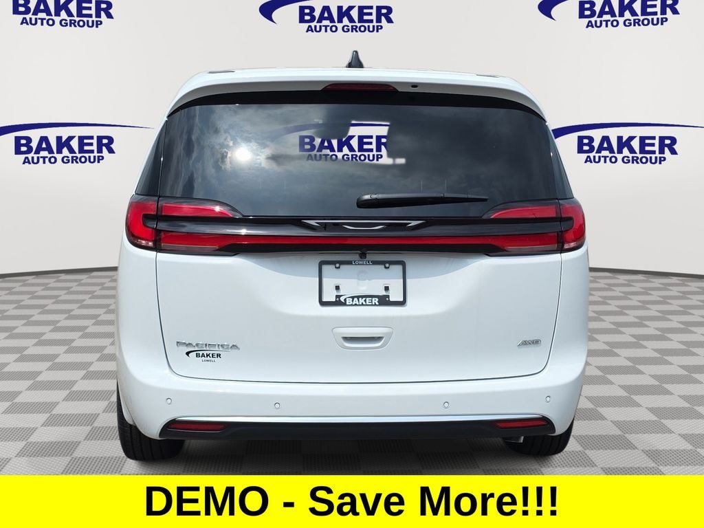 New 2027 Chrysler Pacifica SELECT AWD Passenger Van