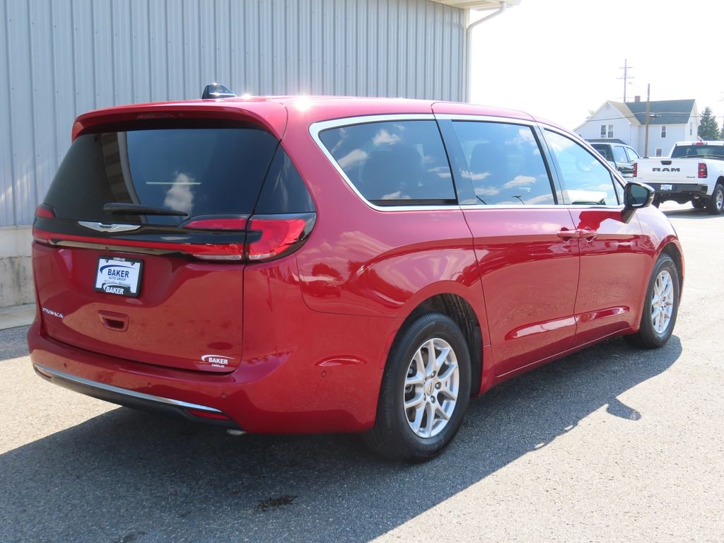 Used 2025 Chrysler Pacifica Select Van Passenger Van
