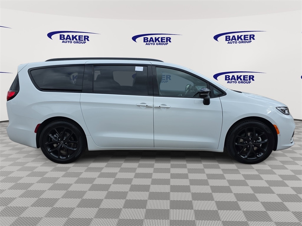 New 2026 Chrysler Pacifica LIMITED Passenger Van