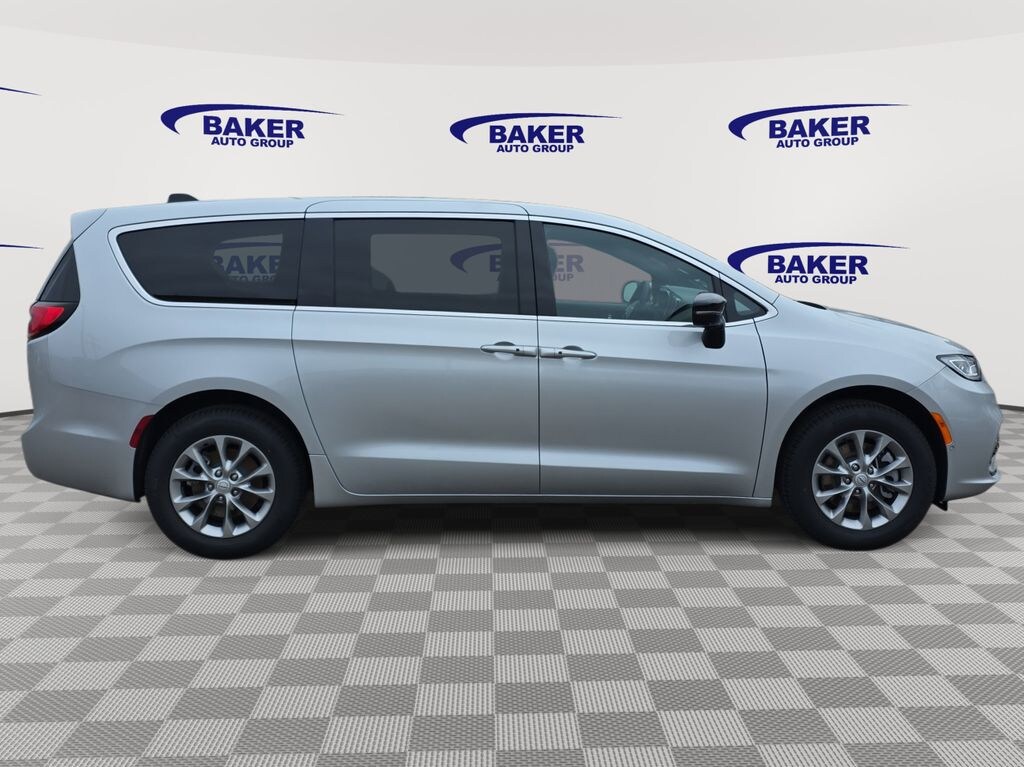 New 2026 Chrysler Pacifica SELECT AWD Passenger Van