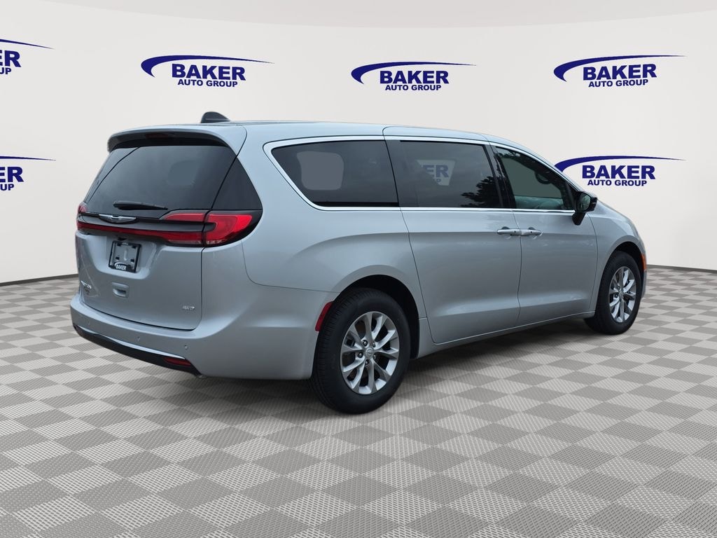 New 2026 Chrysler Pacifica SELECT AWD Passenger Van