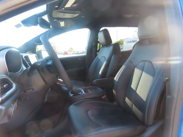 2027 Chrysler Pacifica Select - Photo 18