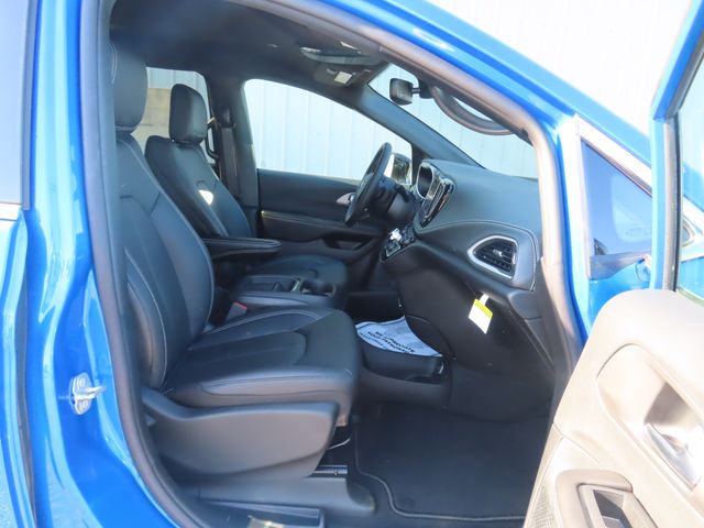 2027 Chrysler Pacifica Select - Photo 22