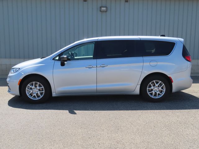 2024 Chrysler Pacifica Touring L - Photo 9