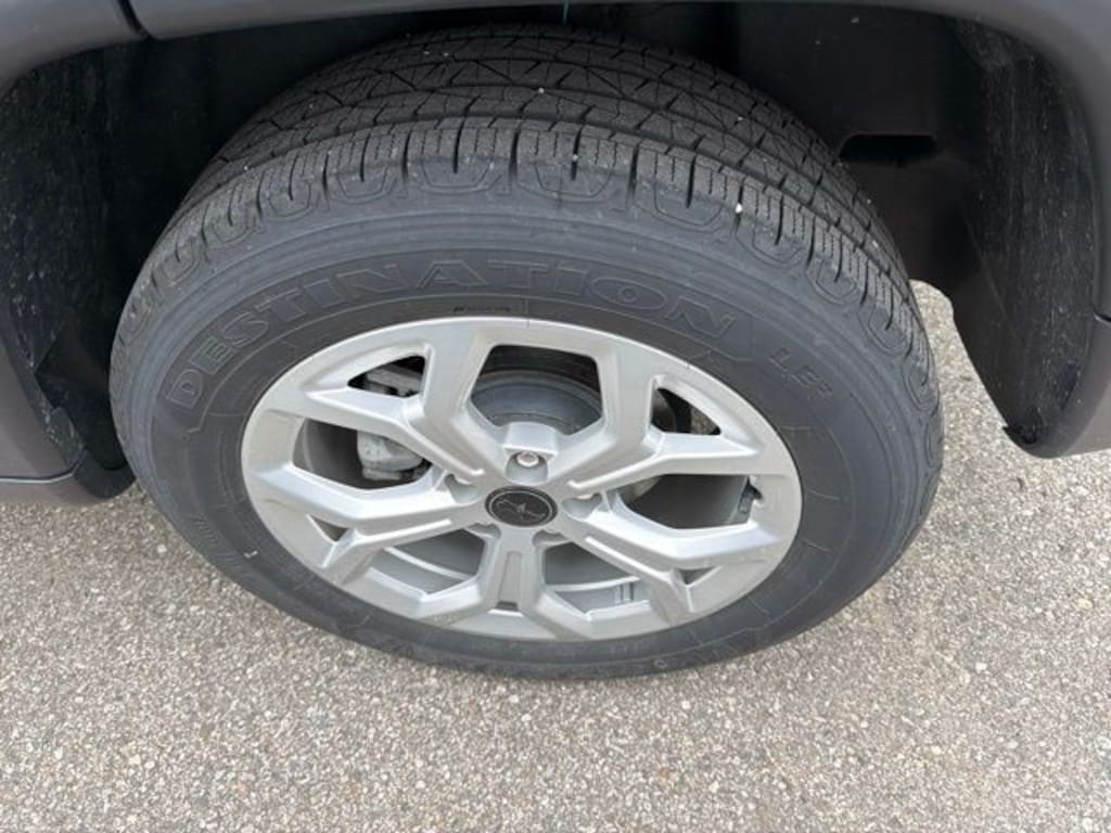 Used 2025 Jeep Compass Latitude SUV
