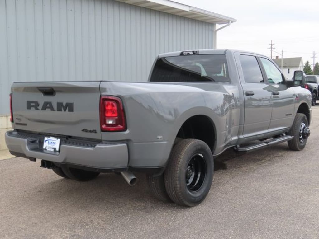 New 2026 Ram 3500 BIG HORN CREW CAB 4X4 8' BOX Pickup