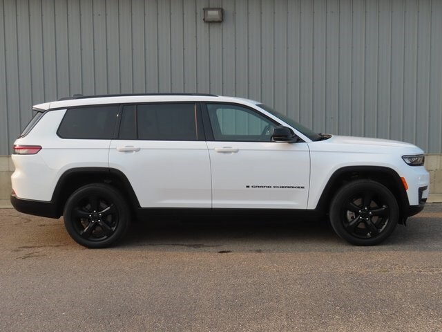 2023 Jeep Grand Cherokee Altitude photo 2