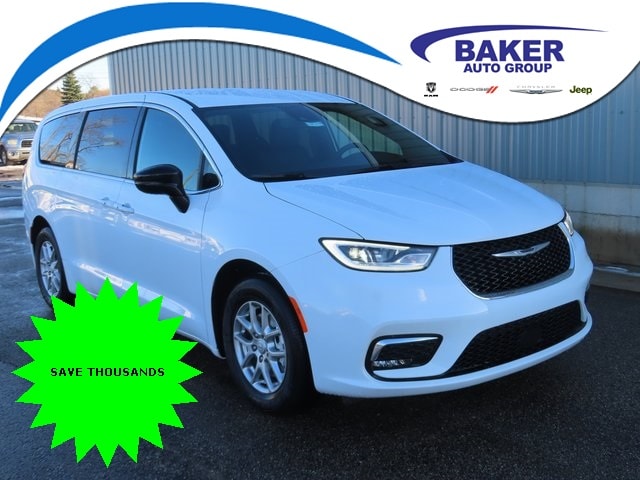 2026 Chrysler Pacifica Select's photo