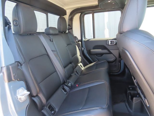 2026 Jeep Gladiator Sahara - Photo 29