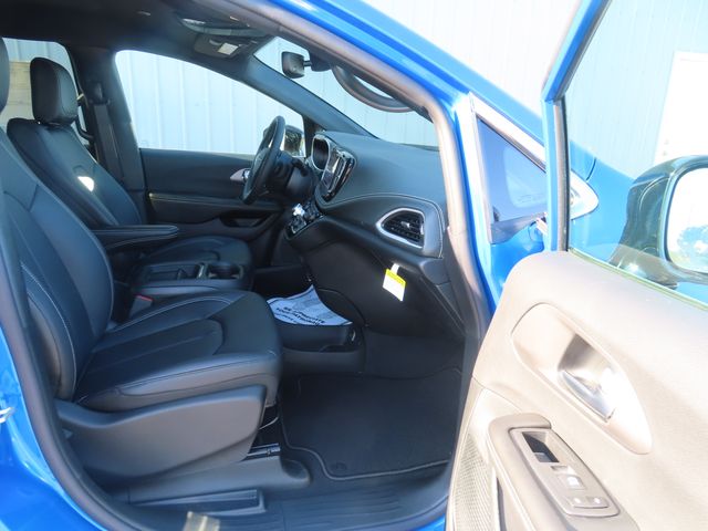 2027 Chrysler Pacifica Select - Photo 21