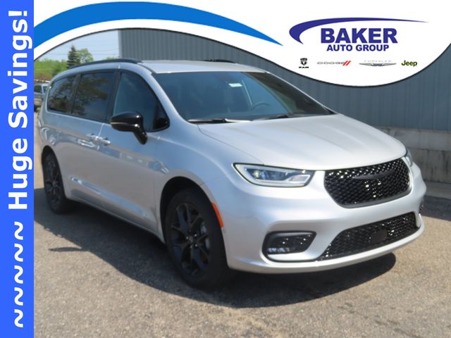 2026 Chrysler Pacifica Select AWD's photo