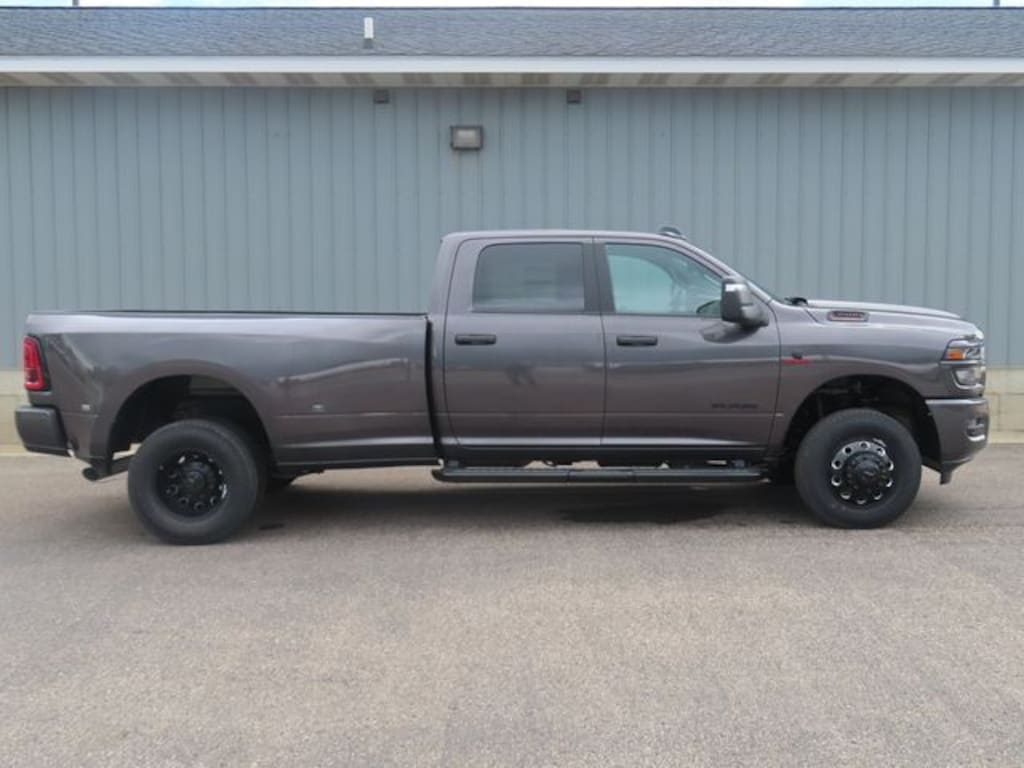 New 2026 Ram 3500 BIG HORN CREW CAB 4X4 8' BOX Pickup