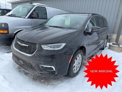 new 2024 Chrysler Pacifica Touring L Minivan/Van for sale 