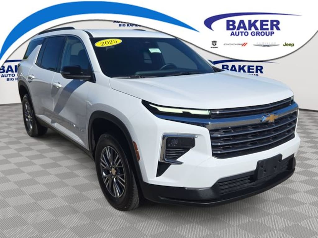 Used 2025 Chevrolet Traverse LT SUV