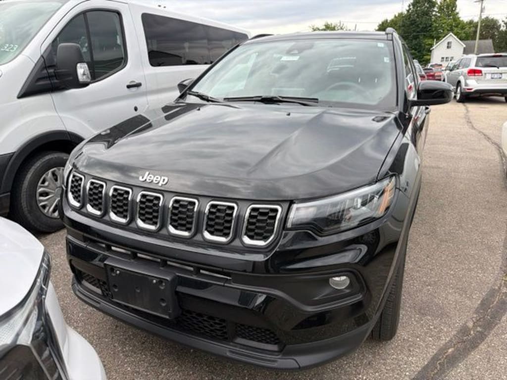 Used 2025 Jeep Compass Latitude SUV