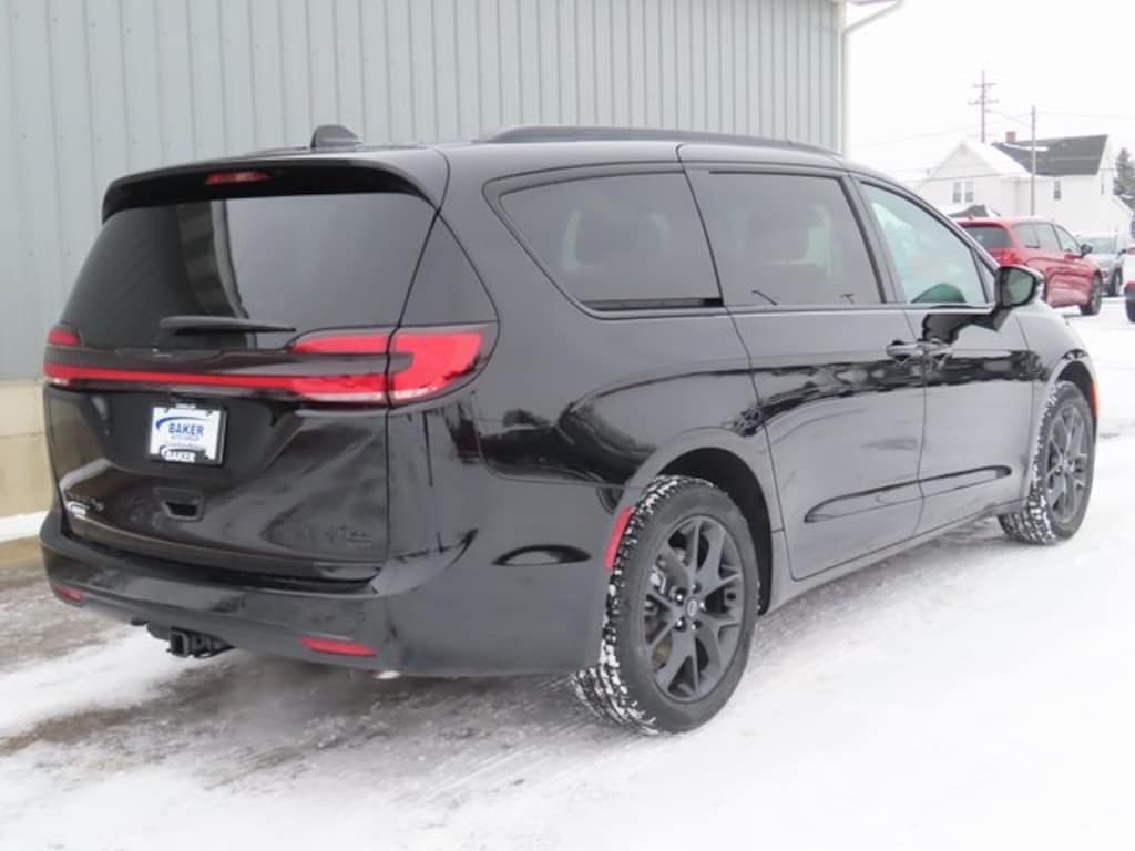 New 2026 Chrysler Pacifica LIMITED AWD Passenger Van