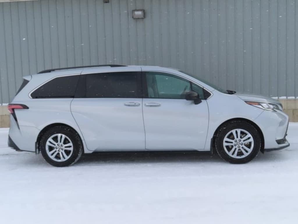 Used 2022 Toyota Sienna XSE Minivan/Van