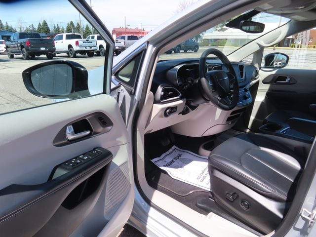 2024 Chrysler Pacifica Touring L - Photo 18