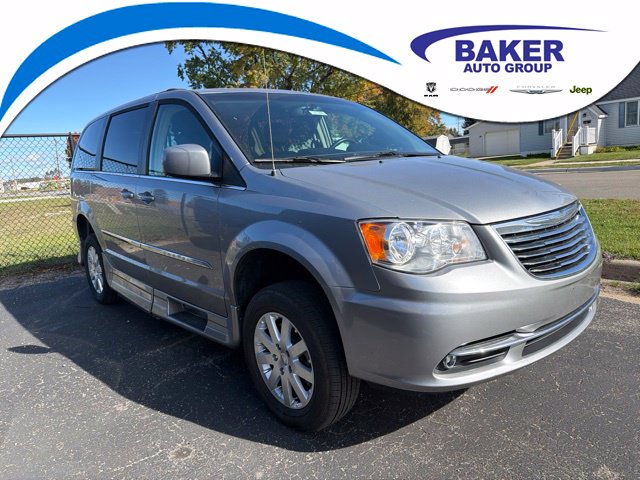 Used 2016 Chrysler Town & Country Touring Minivan/Van for sale 