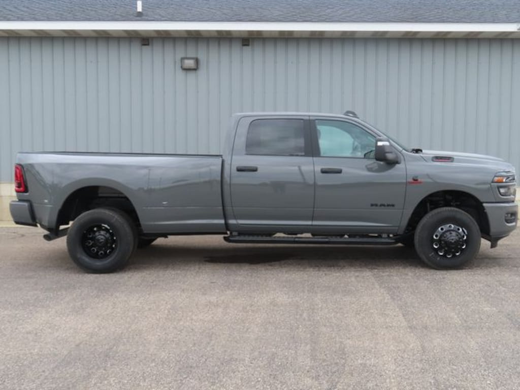 New 2026 Ram 3500 BIG HORN CREW CAB 4X4 8' BOX Pickup