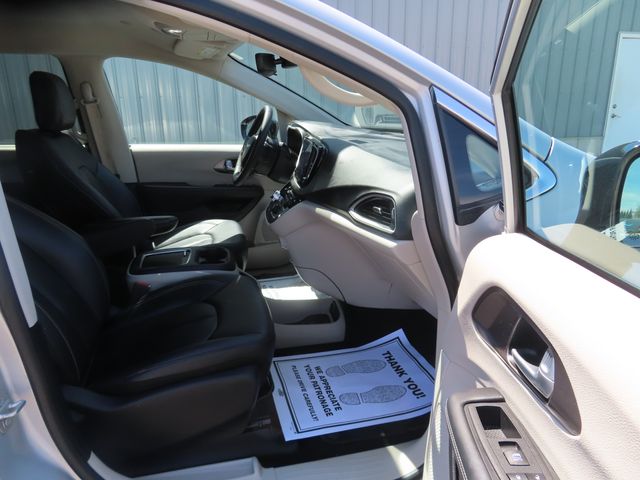 2024 Chrysler Pacifica Touring L - Photo 23