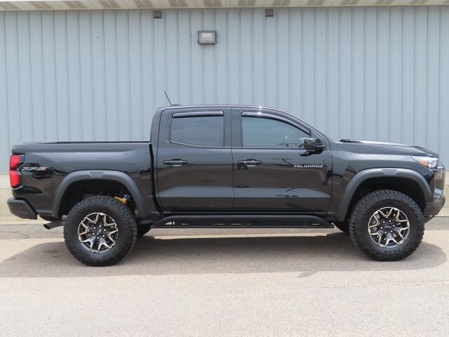 2024 Chevrolet Colorado ZR2 photo 2