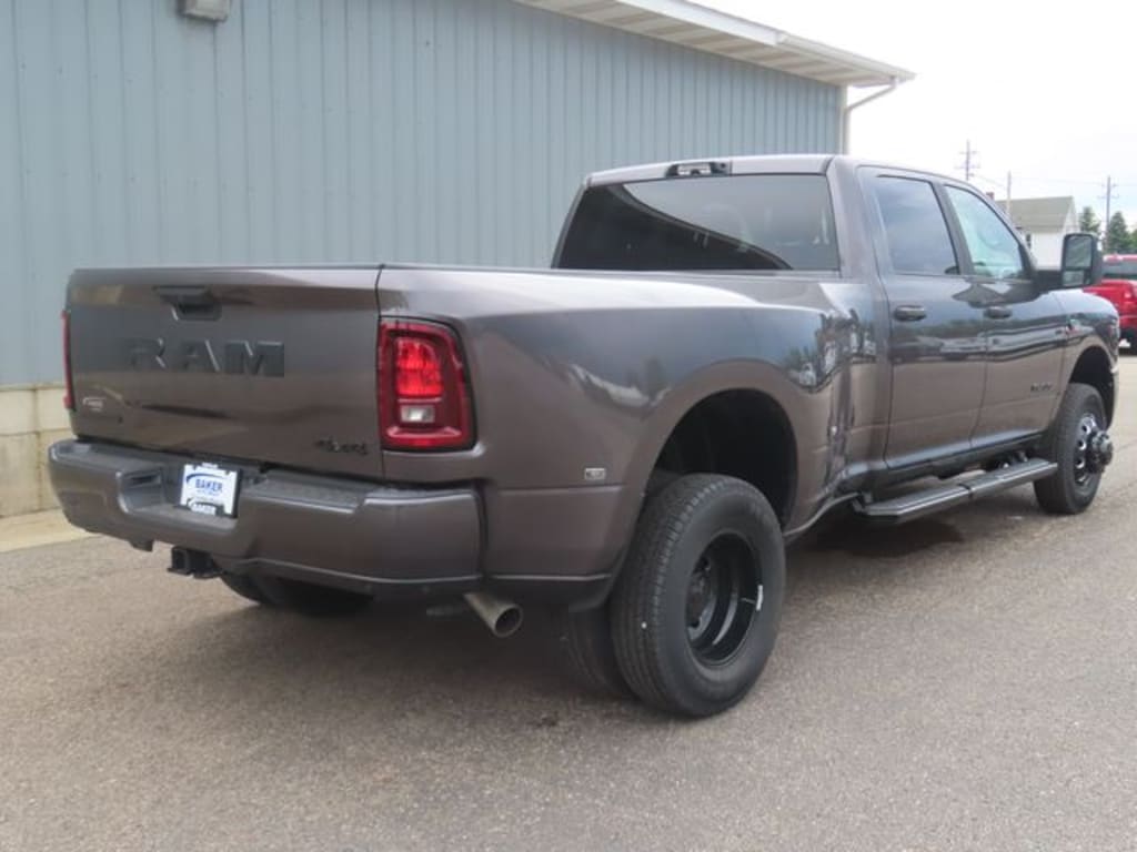 New 2026 Ram 3500 BIG HORN CREW CAB 4X4 8' BOX Pickup