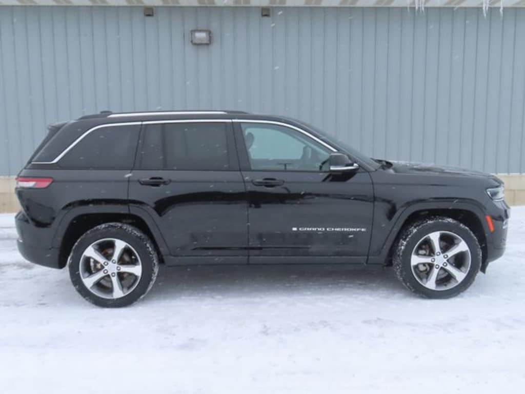 Used 2023 Jeep Grand Cherokee Limited SUV