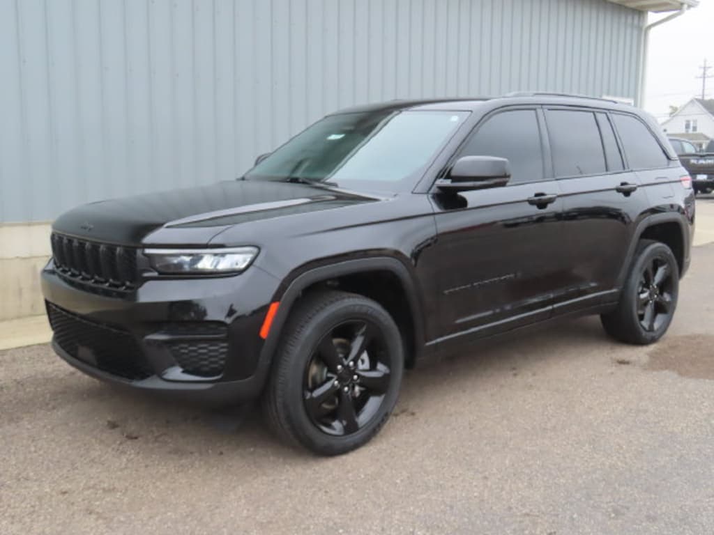 Used 2023 Jeep Grand Cherokee Altitude X SUV