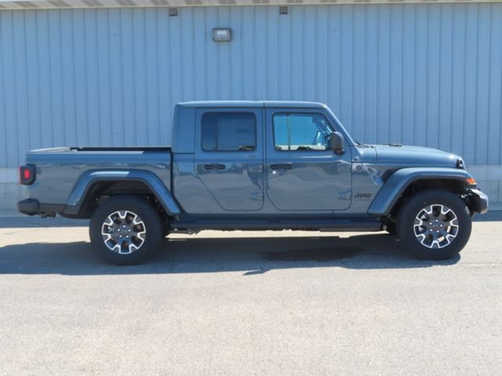 New 2026 Jeep Gladiator SAHARA 4X4 Pickup