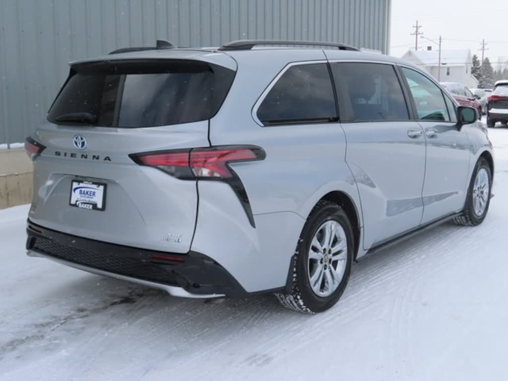 Used 2022 Toyota Sienna XSE Minivan/Van