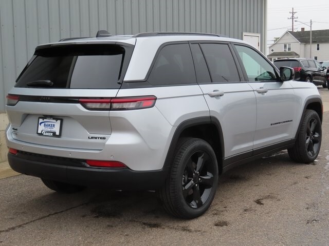2025 Jeep Grand Cherokee Limited photo 3