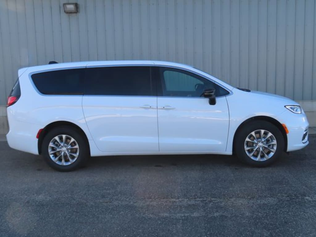 New 2026 Chrysler Pacifica LIMITED AWD Passenger Van